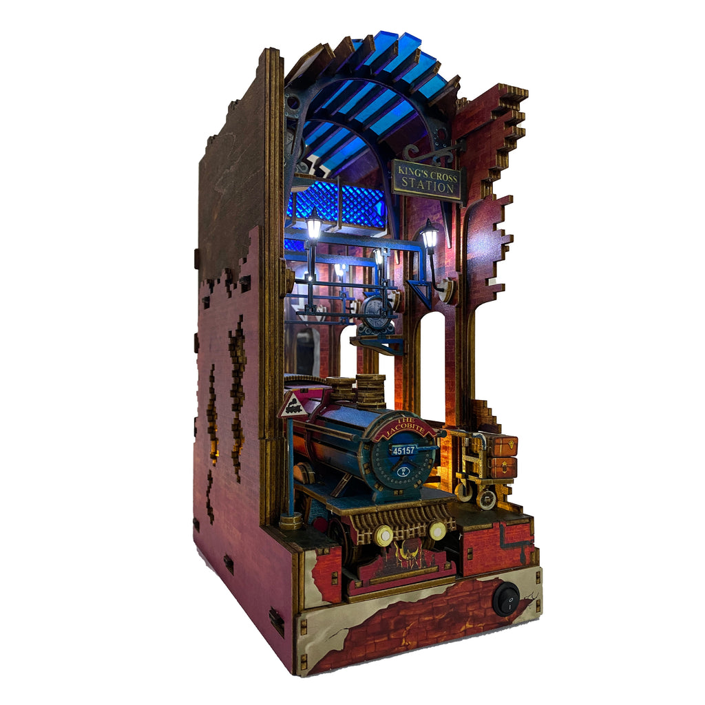 Hogwarts Express Pre-Colored Book Nook (Platform 9 3/4) | LKWood