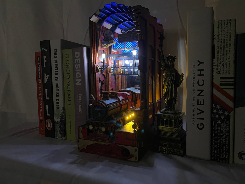 Hogwarts Express Pre-Colored Book Nook (Platform 9 3/4) | LKWood