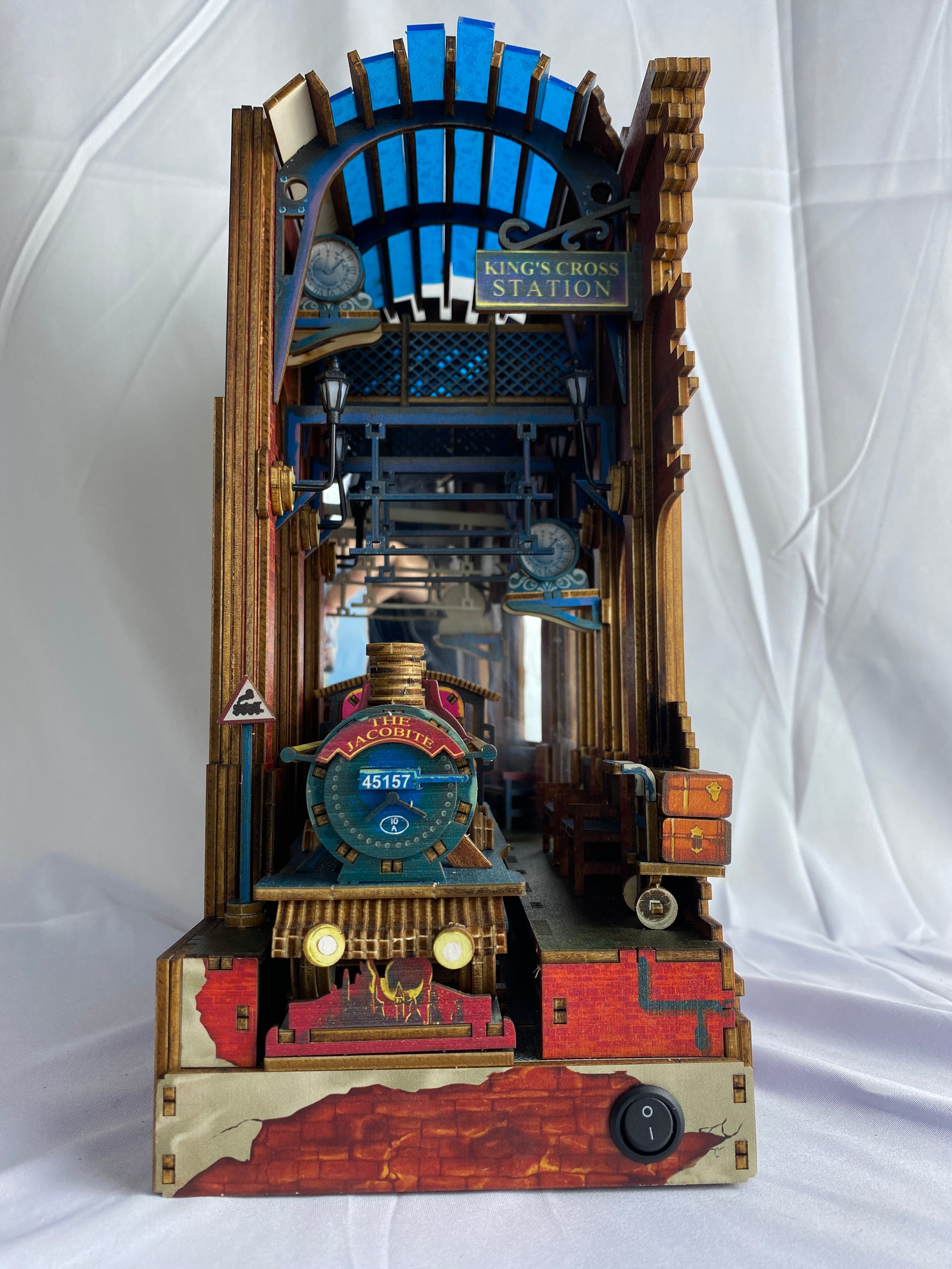 Hogwarts Express Pre-Colored Book Nook (Platform 9 3/4) | LKWood