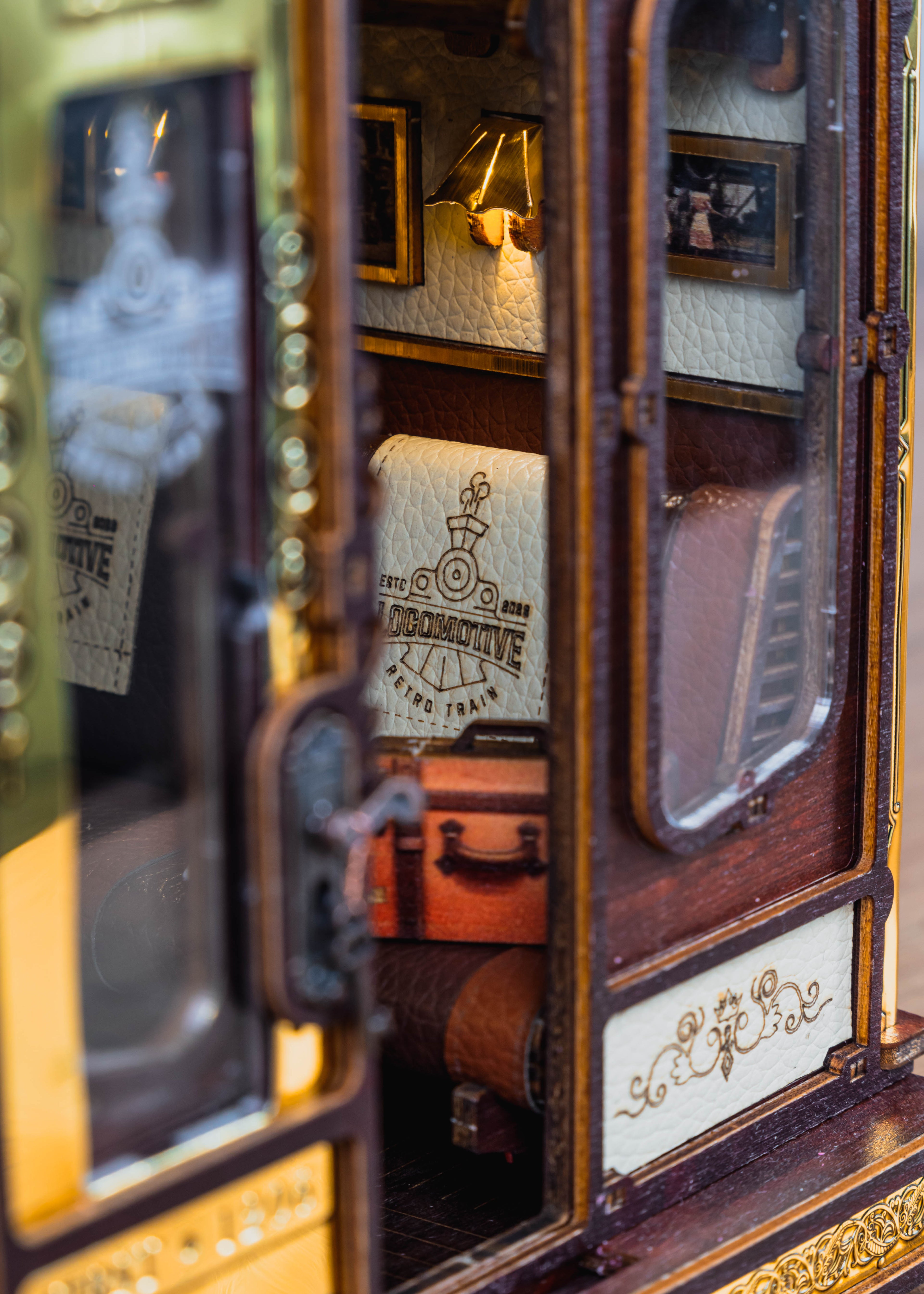 1940s Train Cabin Book Nook | Anavrin