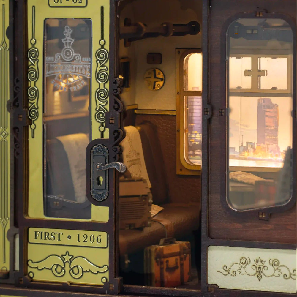 1940s Train Cabin Book Nook Kit (Premium Version)