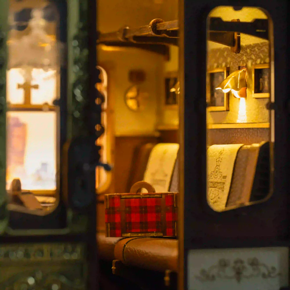 1940s Train Cabin Book Nook Kit (Premium Version)