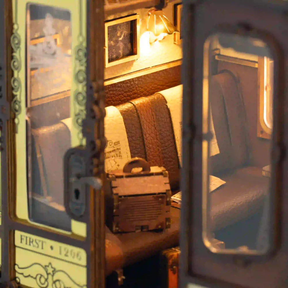 1940s Train Cabin Book Nook Kit (Premium Version)
